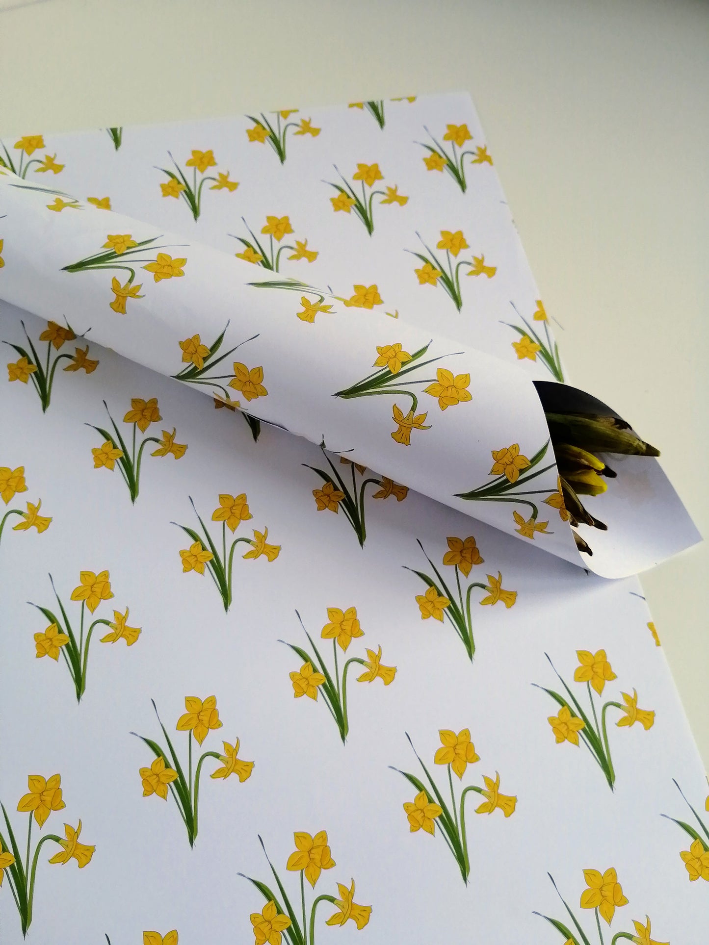 Daffodil Gift Wrap image 2