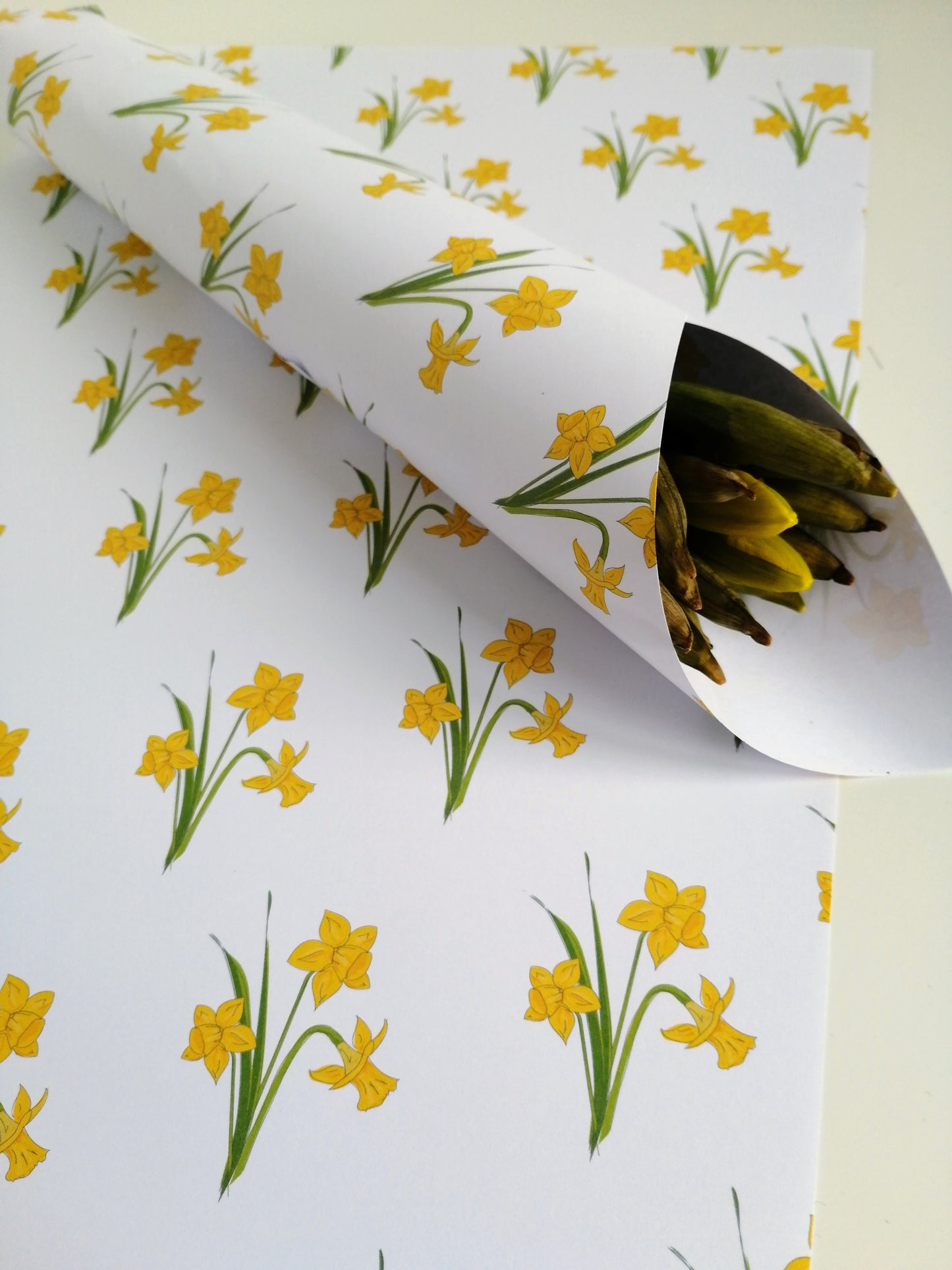 Daffodil Gift Wrap image 0