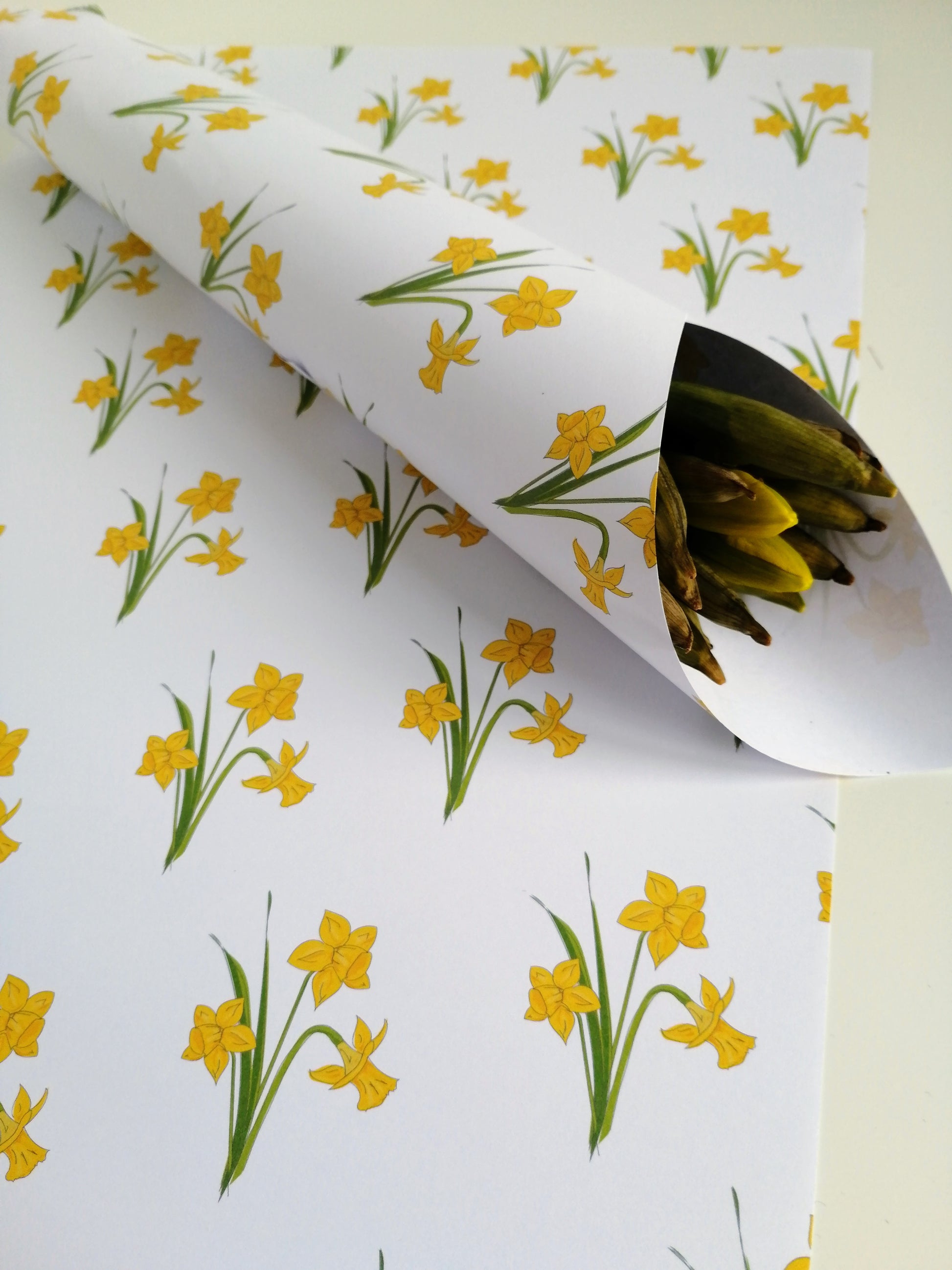 Daffodil Gift Wrap image 0